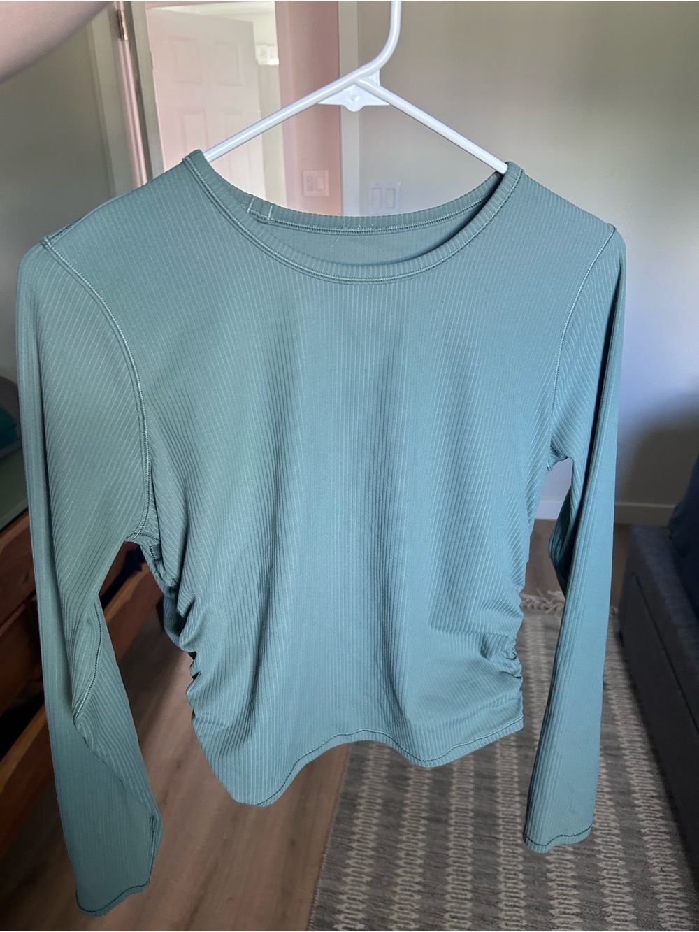 lululemon athletica Women's Long Sleeve Cropped Top in Sage Green